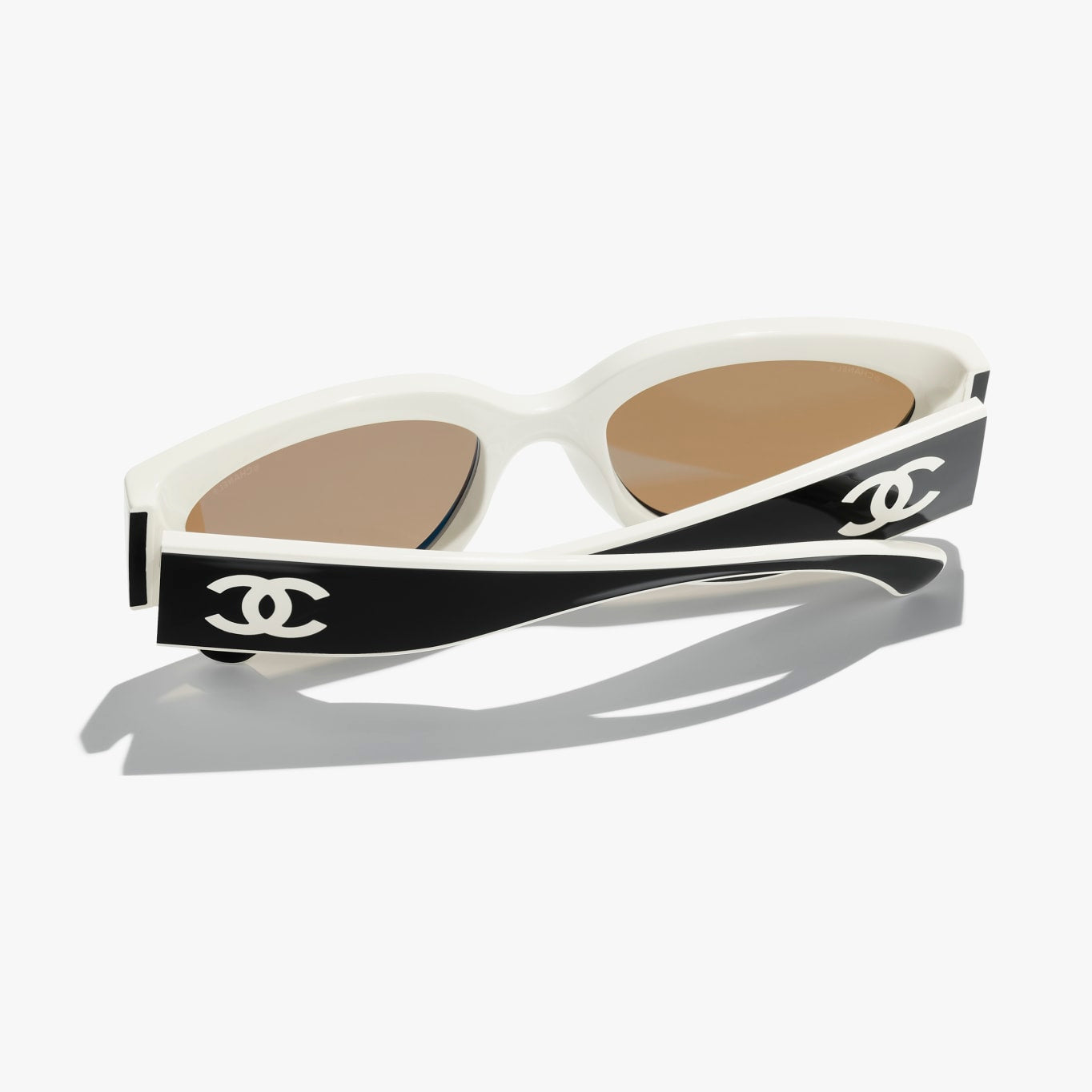 Chanel - Lunettes de soleil de Chat Noir & Blanc