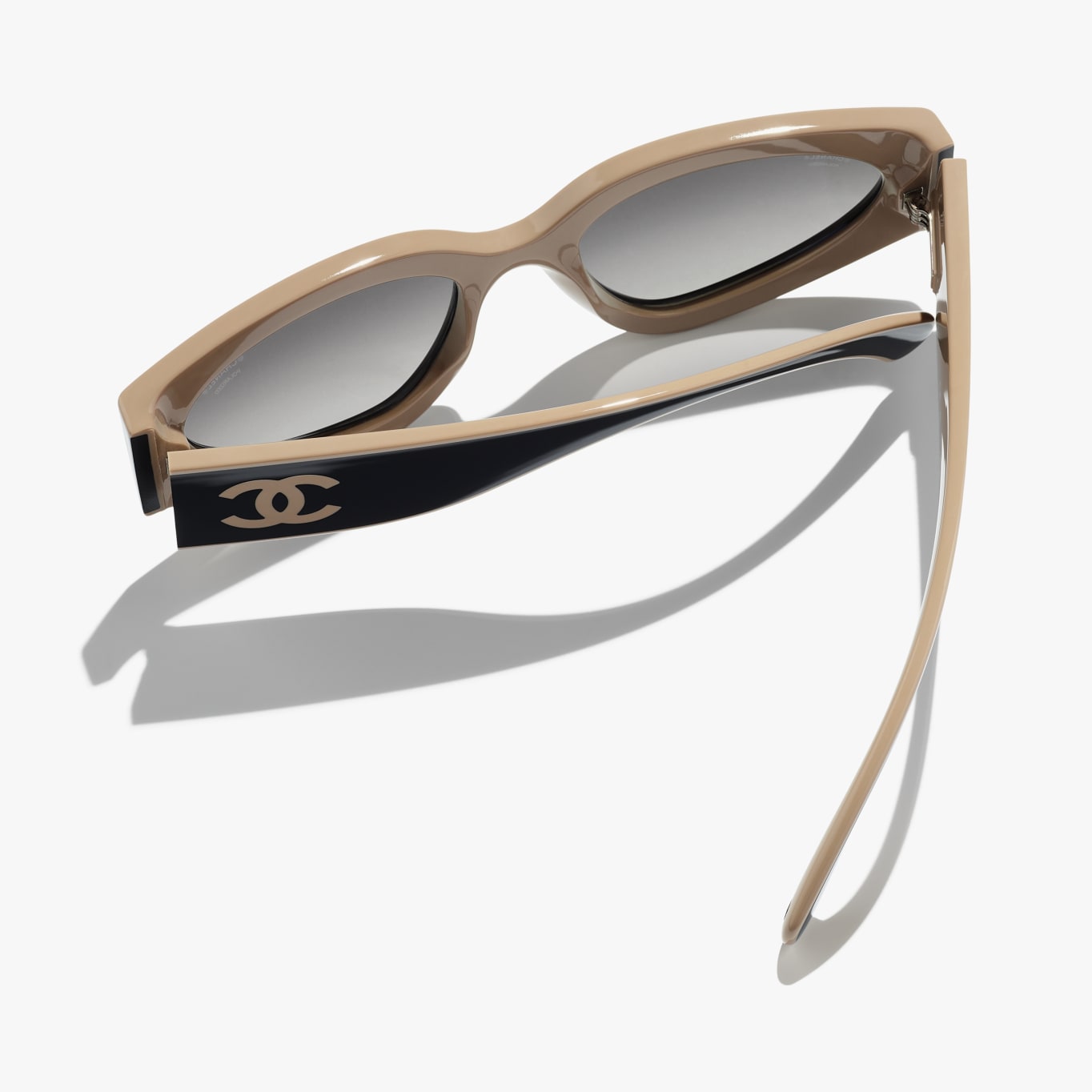 Chanel - Lunettes de soleil de Chat Noir & Beige