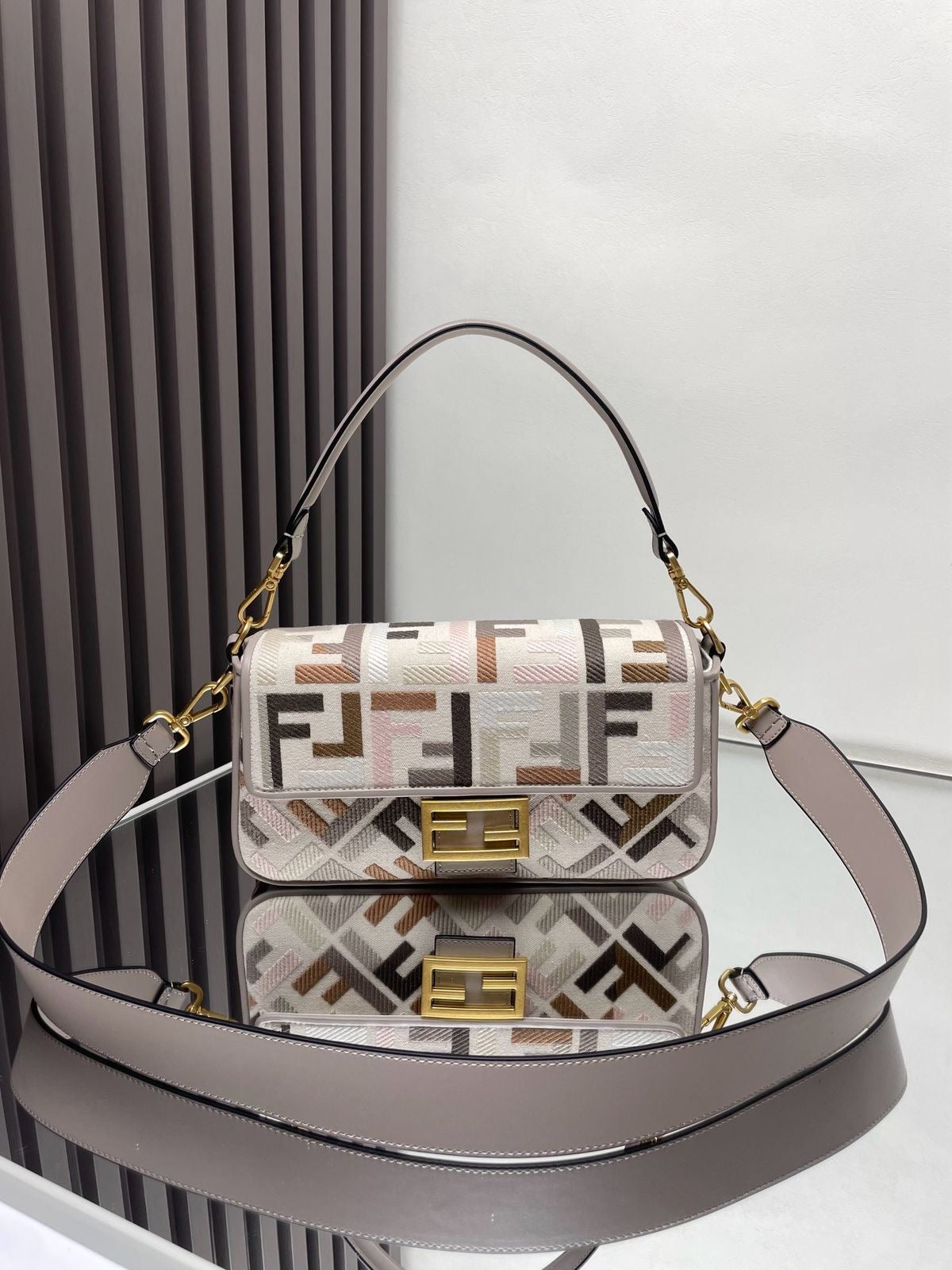 Fendi - Wallet On Chain Baguette Gris