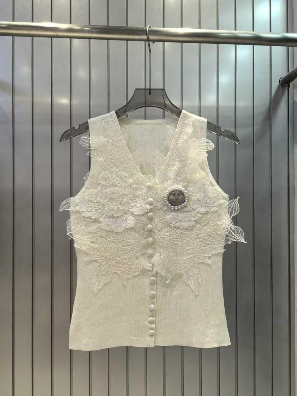 Chanel - T-Shirt avec logo et perles Blanc/Noir