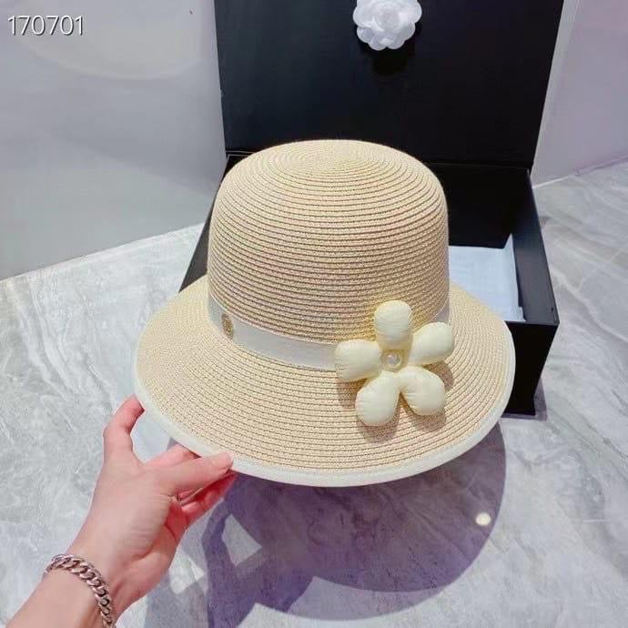 Chanel - Chapeau avec logo et fleur (4 coloris)