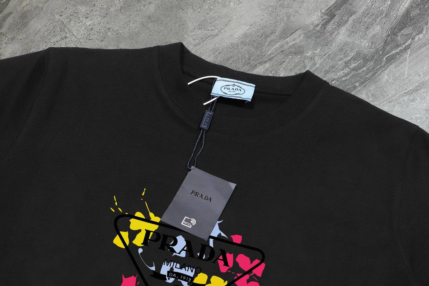 Prada - T-shirt Prada en coton Graphique Coloré Noir