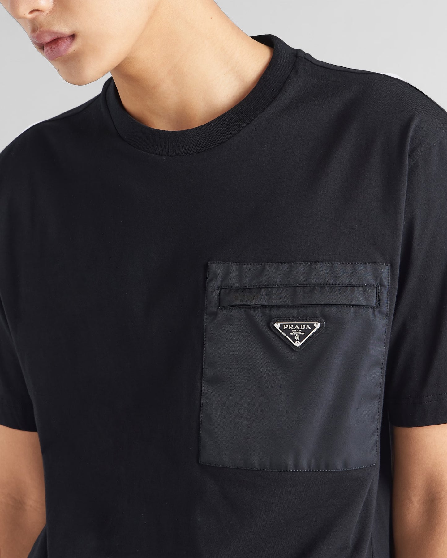 Prada - T-shirt en Re-Nylon et jersey Noir