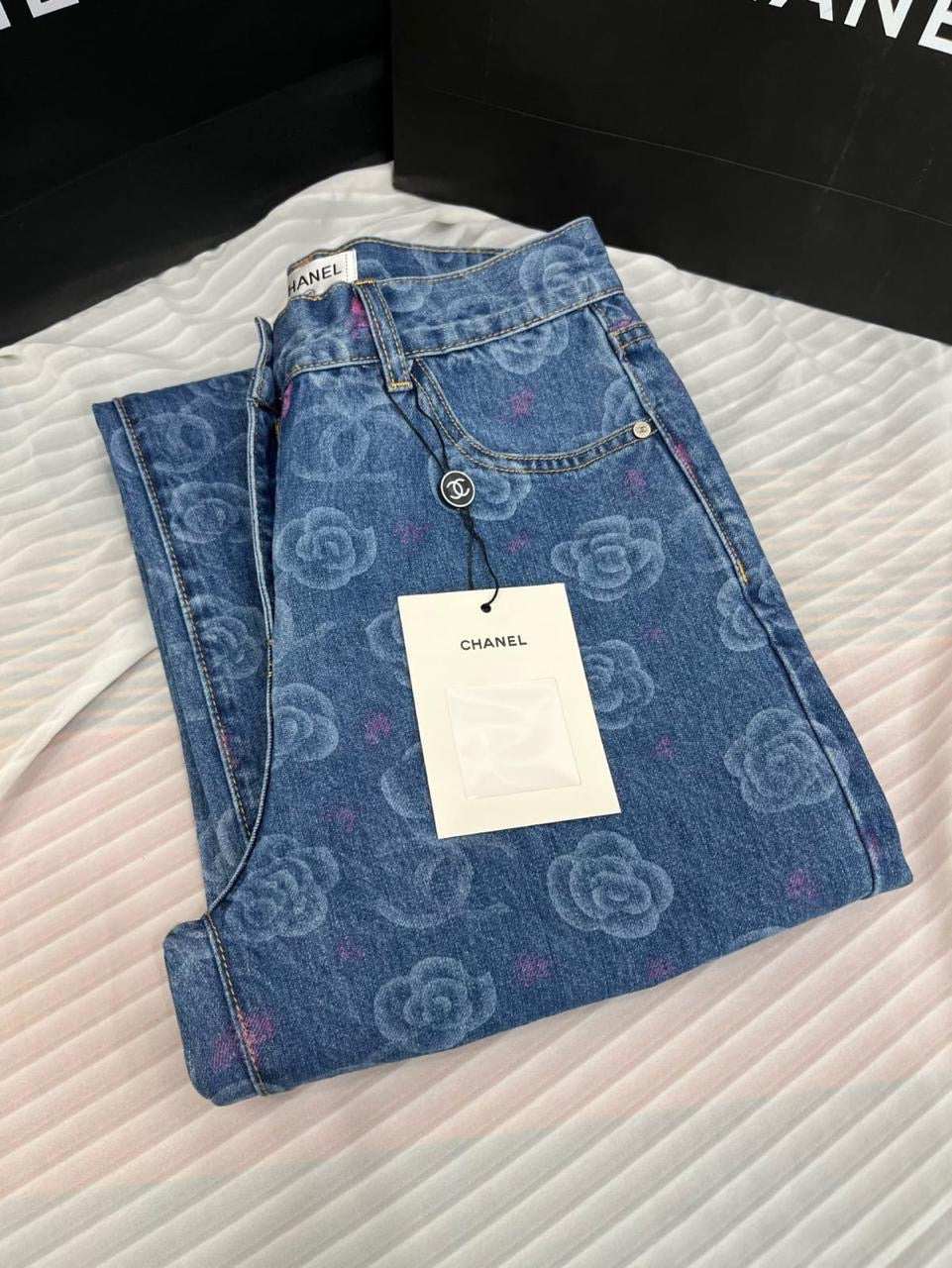 Chanel - Jean à fleurs Bleu Clair