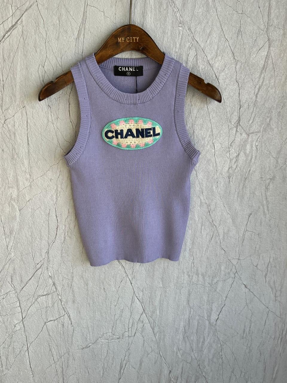 Chanel - T-Shirt à logo brodé Violet/Rose Clair/ Rose Saumon