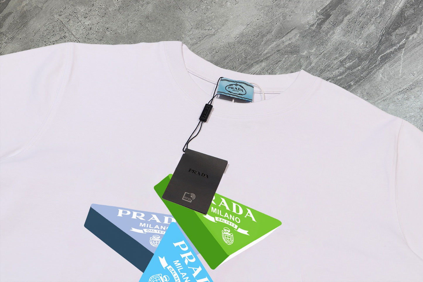 Prada - T-shirt Prada en coton Triangles Colorés Blanc