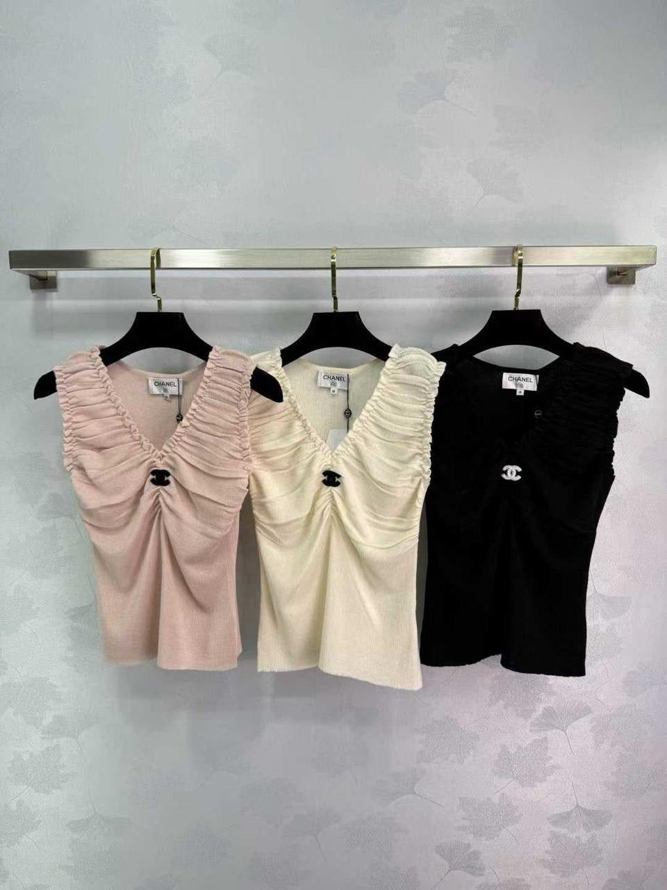 Chanel - T-Shirt avec logo Rose Clair / Jaune / Noir
