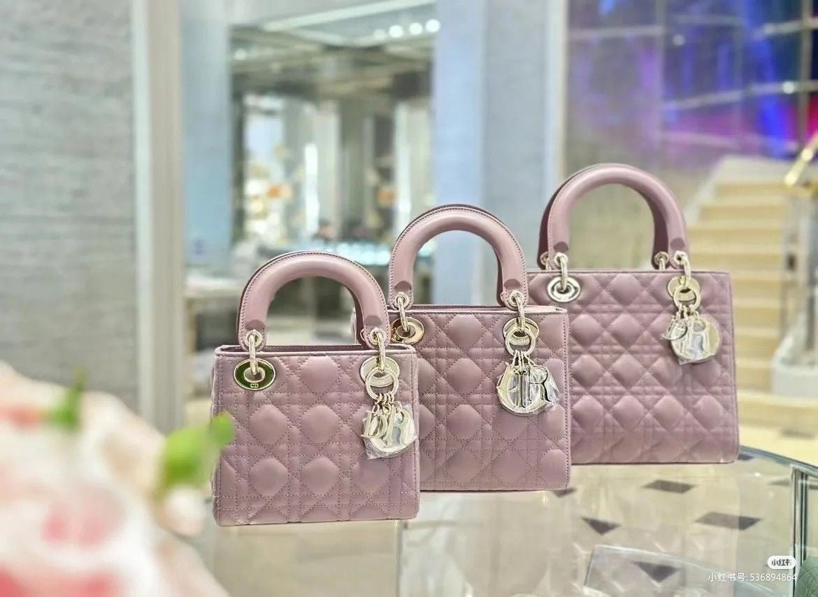 Dior - Sacs Lady Dior Petit , Moyen et Grand Rose (3 tailles)