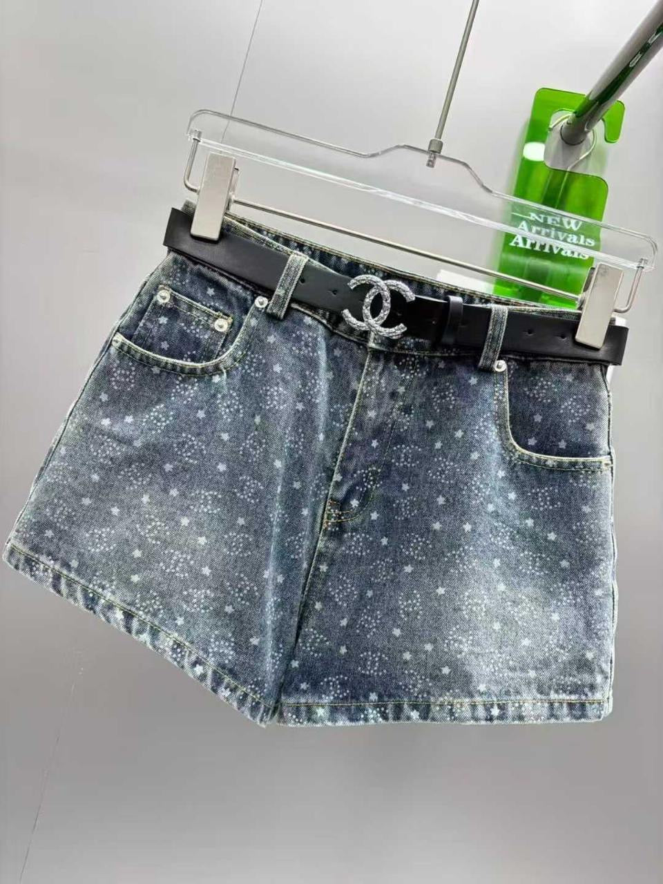 Chanel - Short en jean avec logo