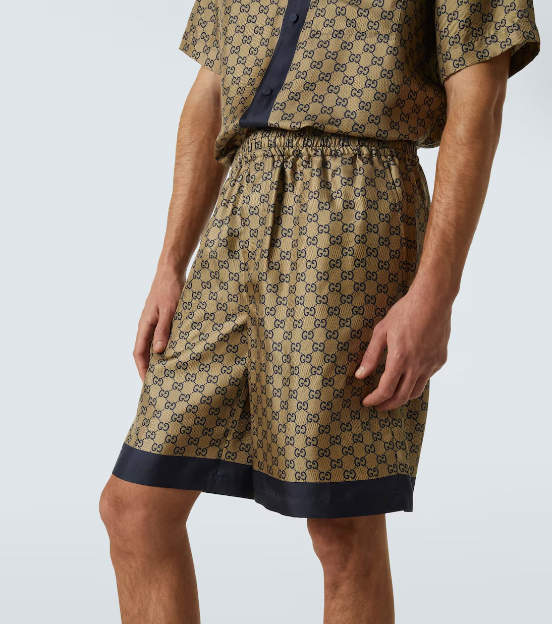 GUCCI - ENSEMBLE GG SHORT + CHEMISE imprimé en soie
