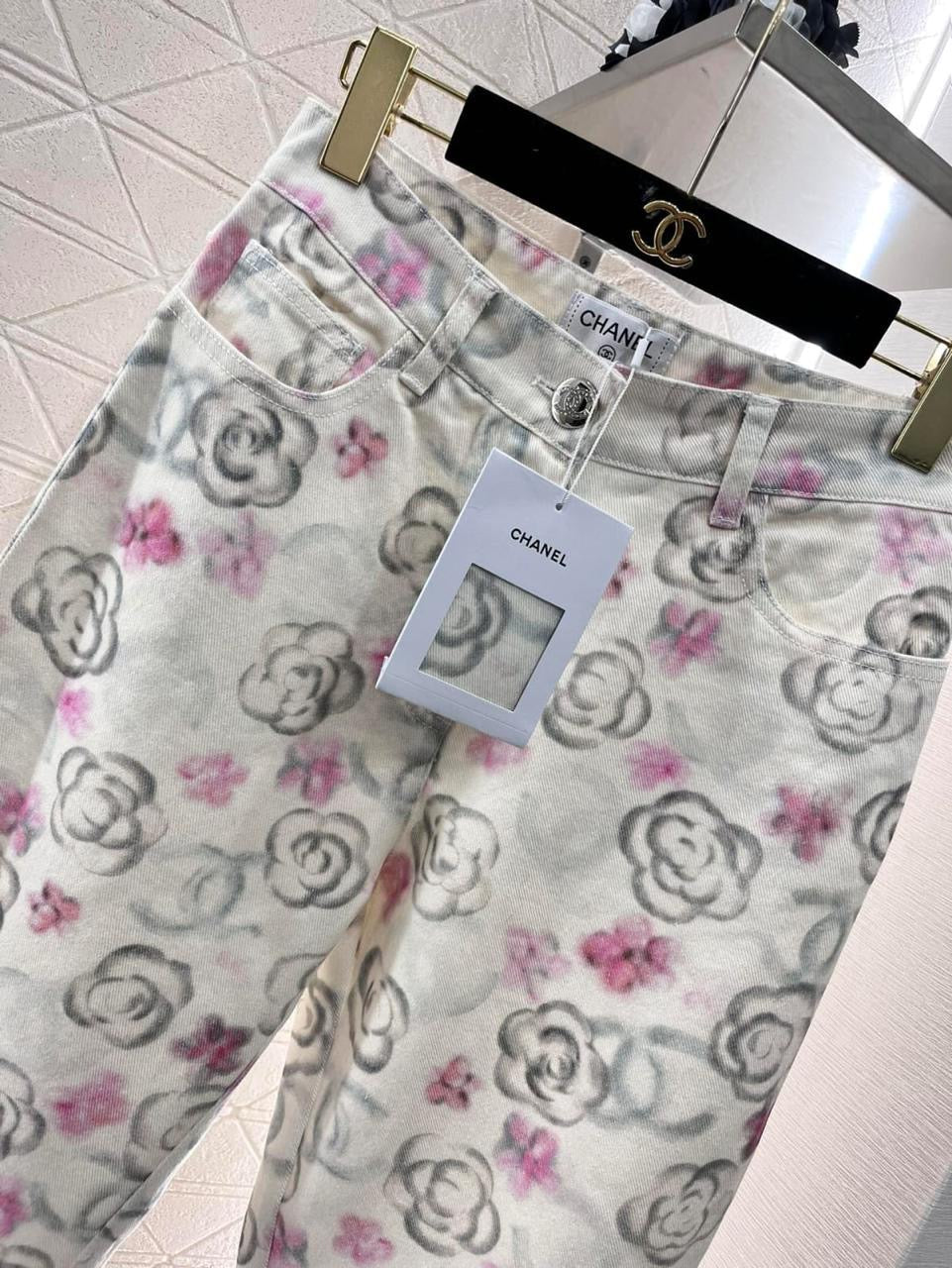 Chanel - Jeans à fleurs Blanc et Rose