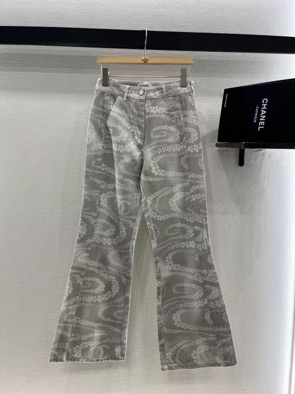 Chanel - Pantalon motifs spirale et floraux Blanc/Rose/Gris