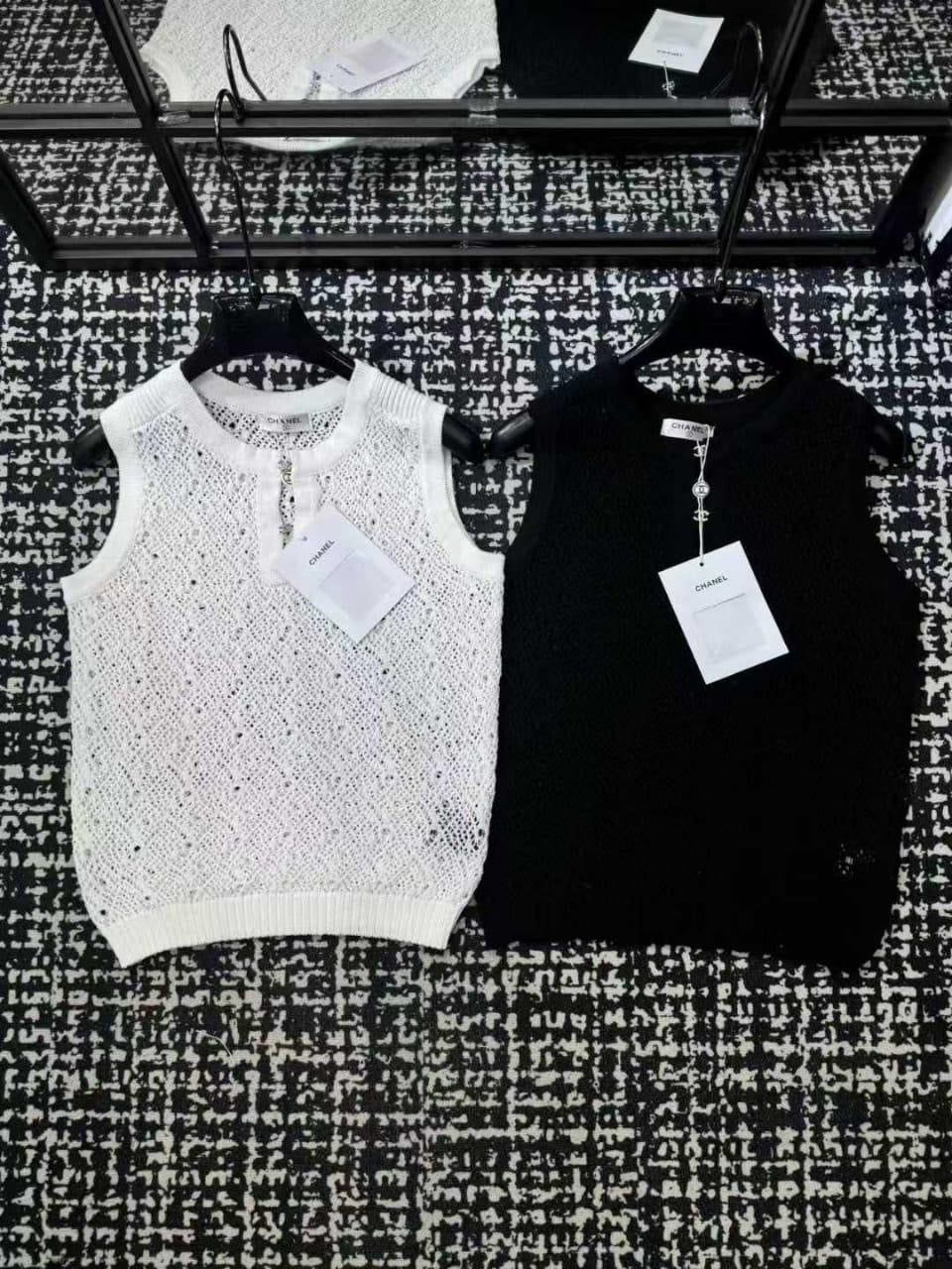 Chanel - T-Shirt Blanc / Noir