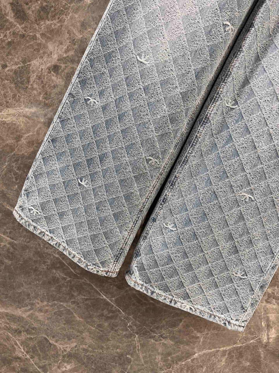 Chanel - Jeans avec logo et motif Gris