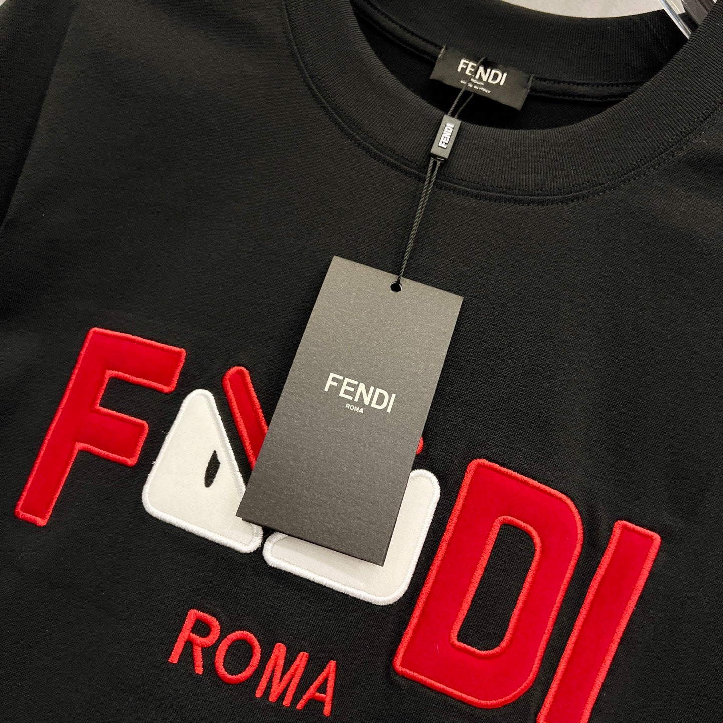 Fendi - T-shirt avec logo FF en rouge et blanc - Noir