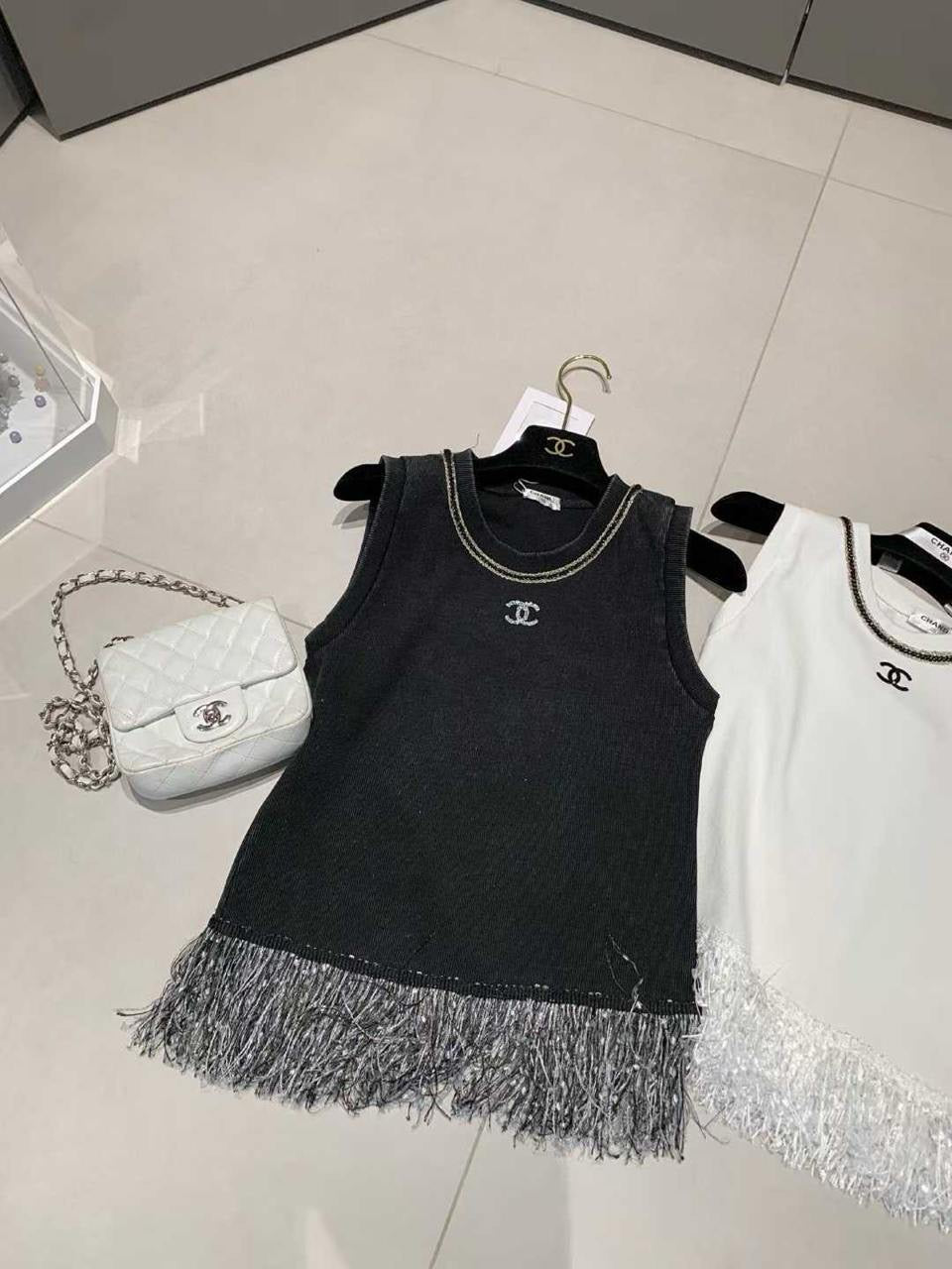 Chanel - T-Shirt avec frange pailletée Noir/Blanc