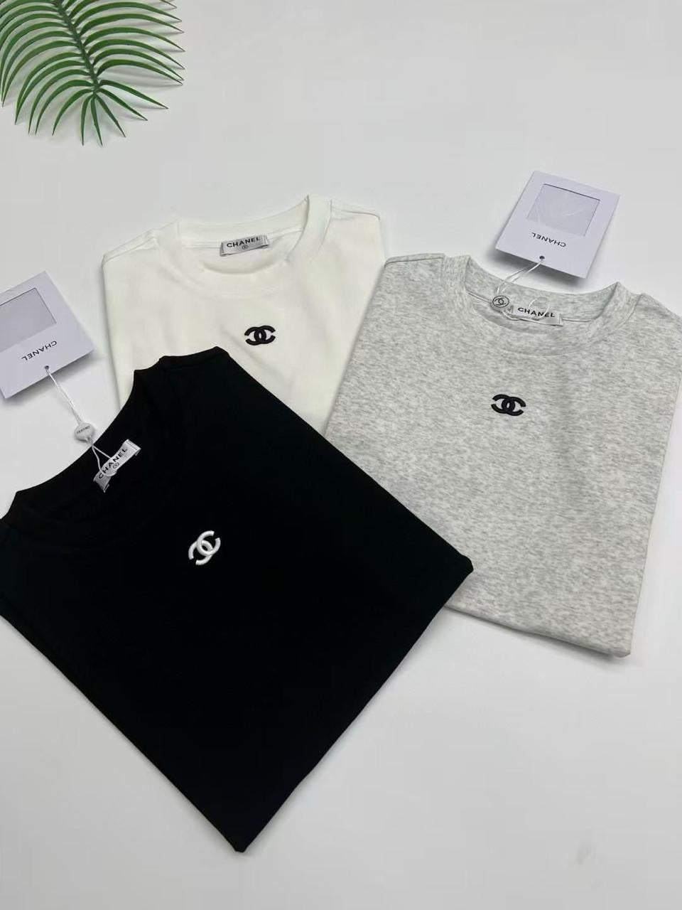 Chanel - T-Shirt avec logo Blanc/Noir/Gris