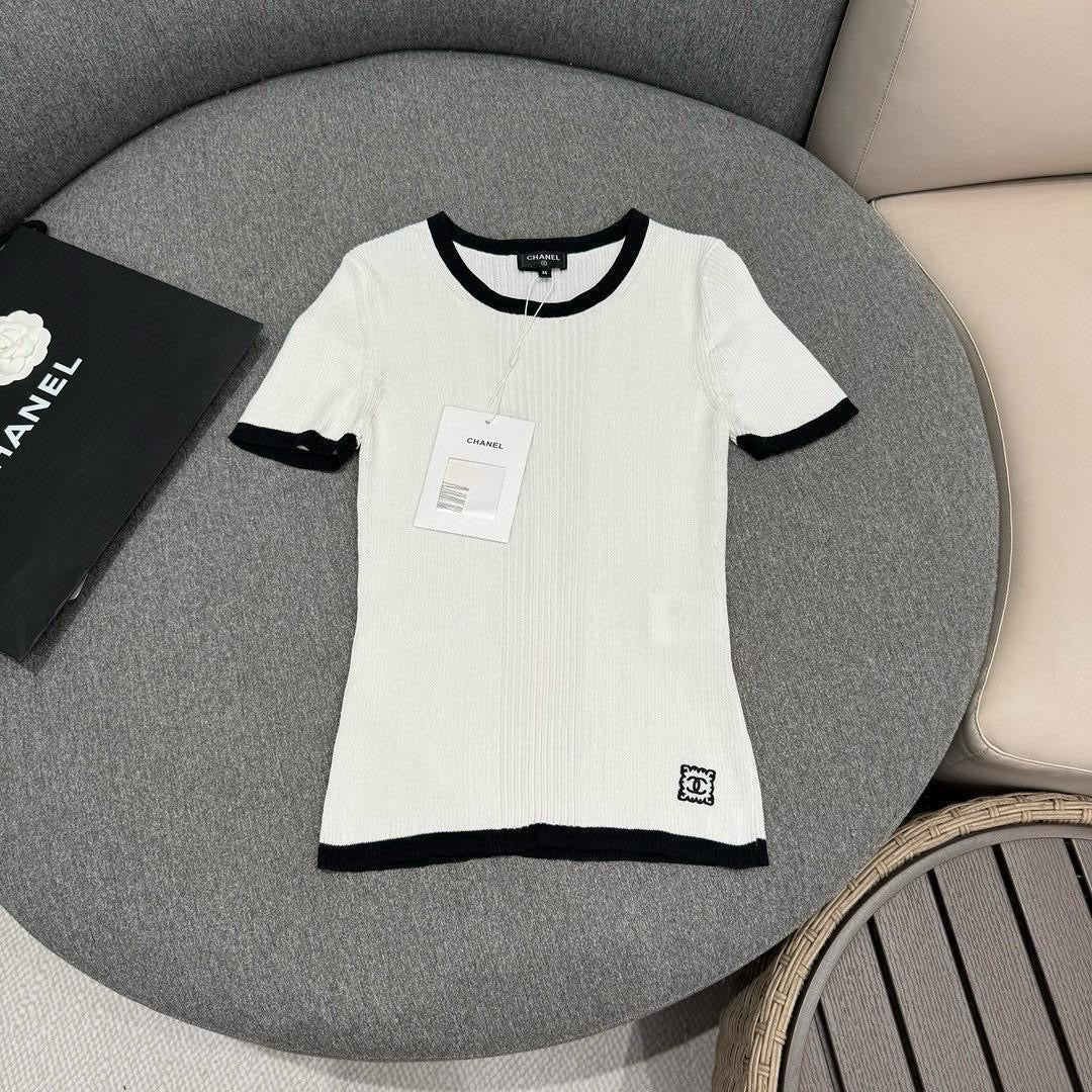 Chanel - T-Shirt en coton logo brodé Noir/Blanc