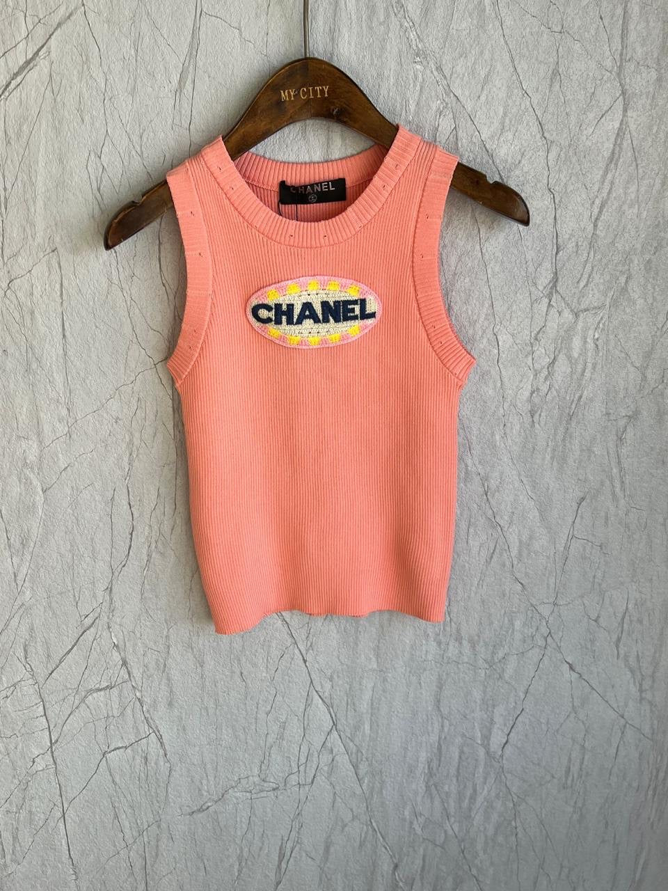 Chanel - T-Shirt à logo brodé Violet/Rose Clair/ Rose Saumon