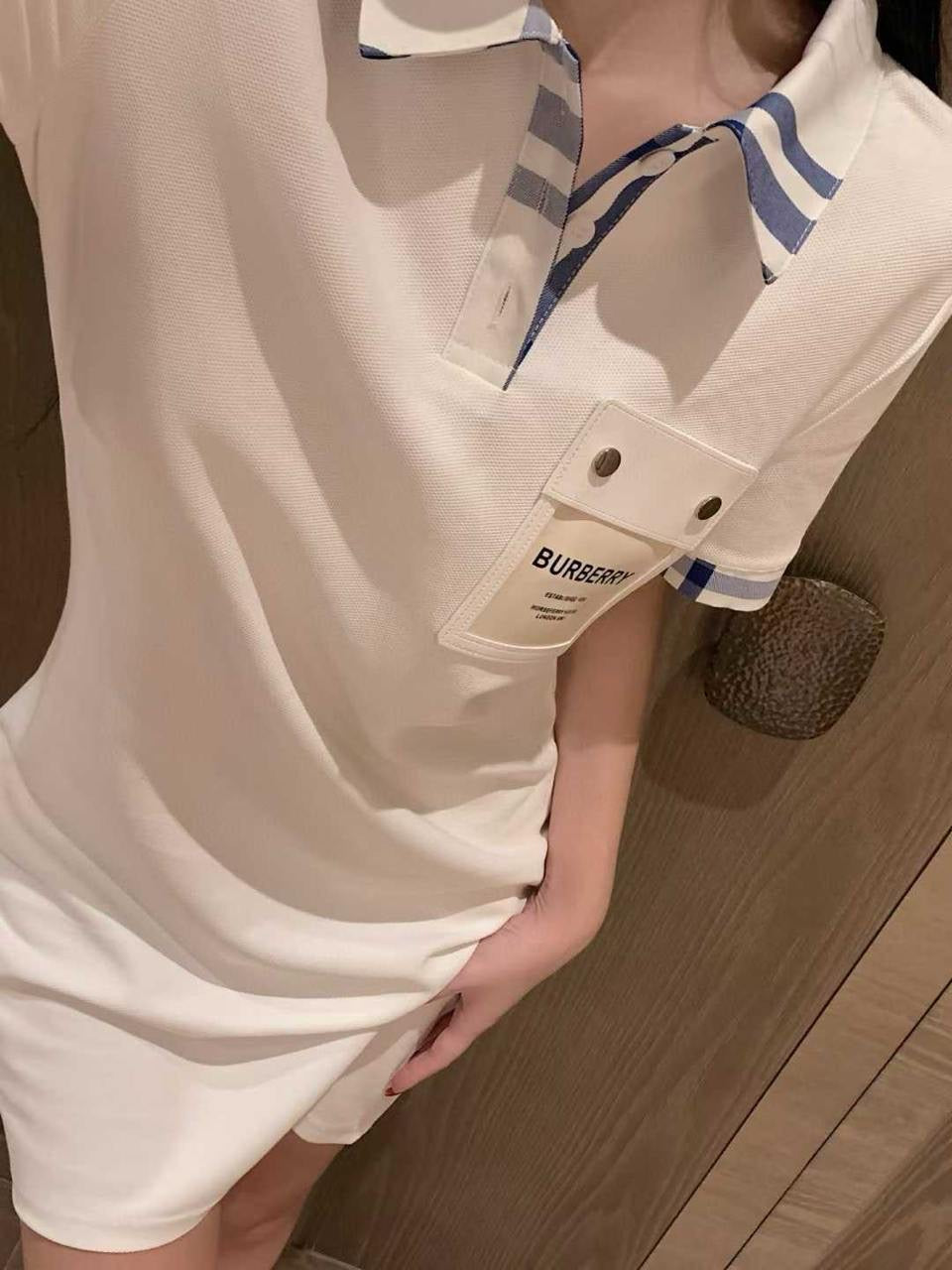 Burberry - Robe avec poche et logo sur la poitrine Blanc