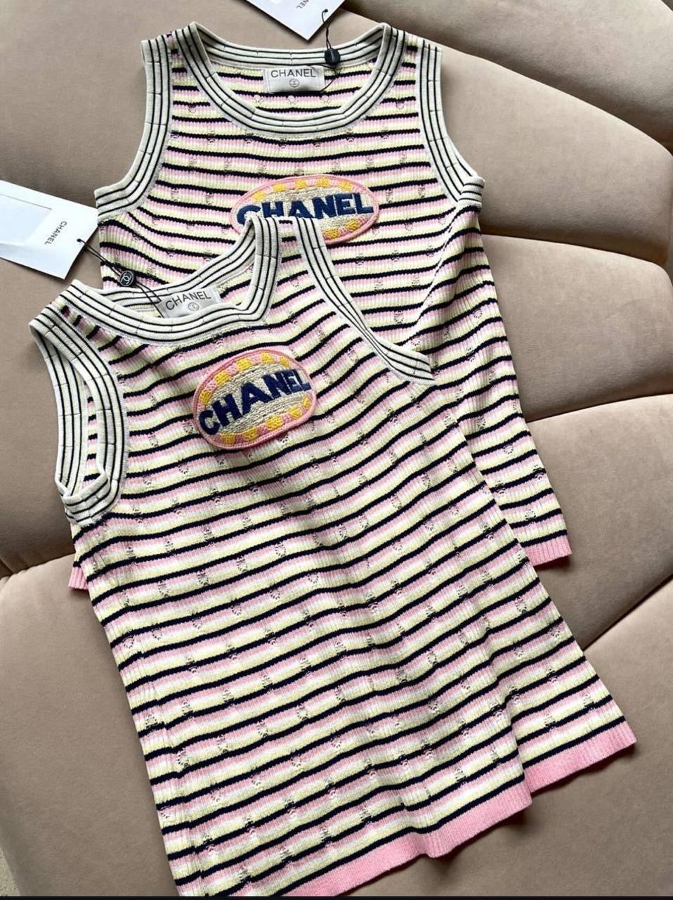 Chanel - T-Shirt à rayure logo brodé