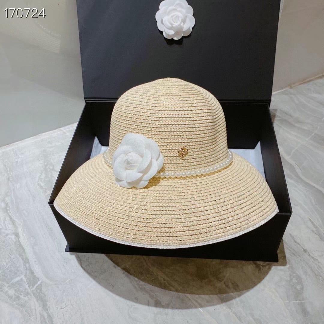 Chanel - Chapeau avec logo et fleur (4 coloris)