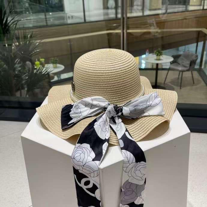 Chanel - Chapeau en Paille avec perles (2 coloris)