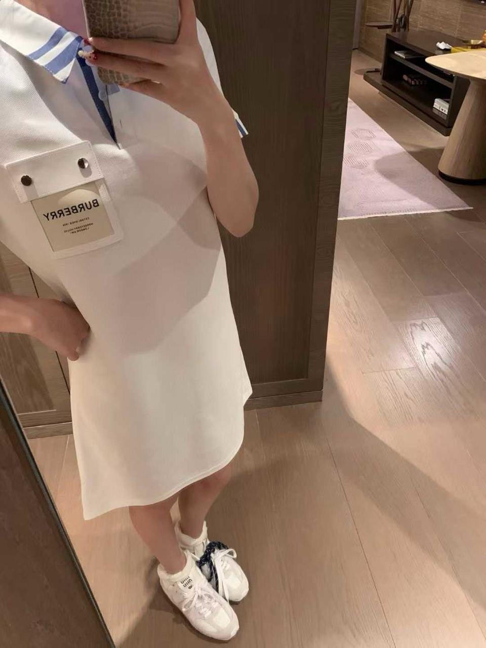 Burberry - Robe avec poche et logo sur la poitrine Blanc