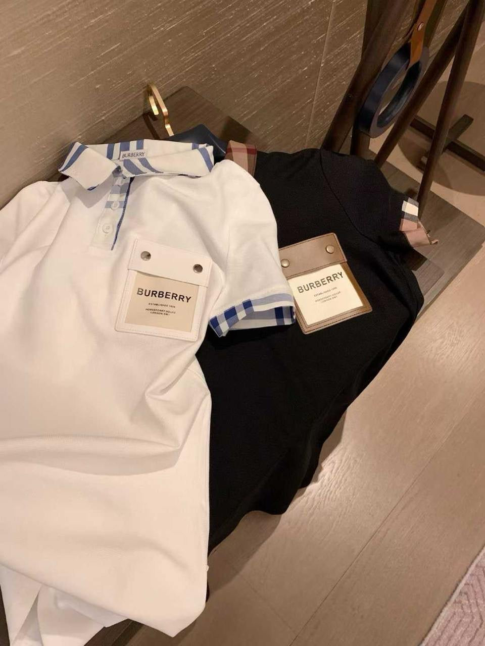 Burberry - Robe avec poche et logo sur la poitrine Blanc