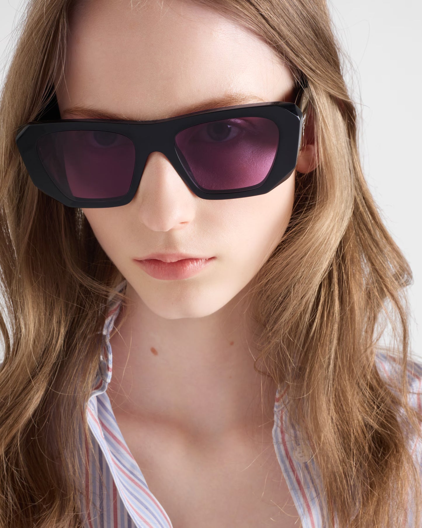 Prada - Lunettes De Soleil Prada Symbole Verres Améthyste