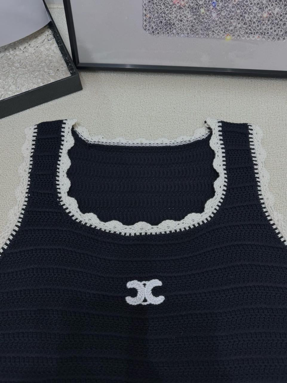 Celine - Top avec logo Celine brodé en blanc Noir