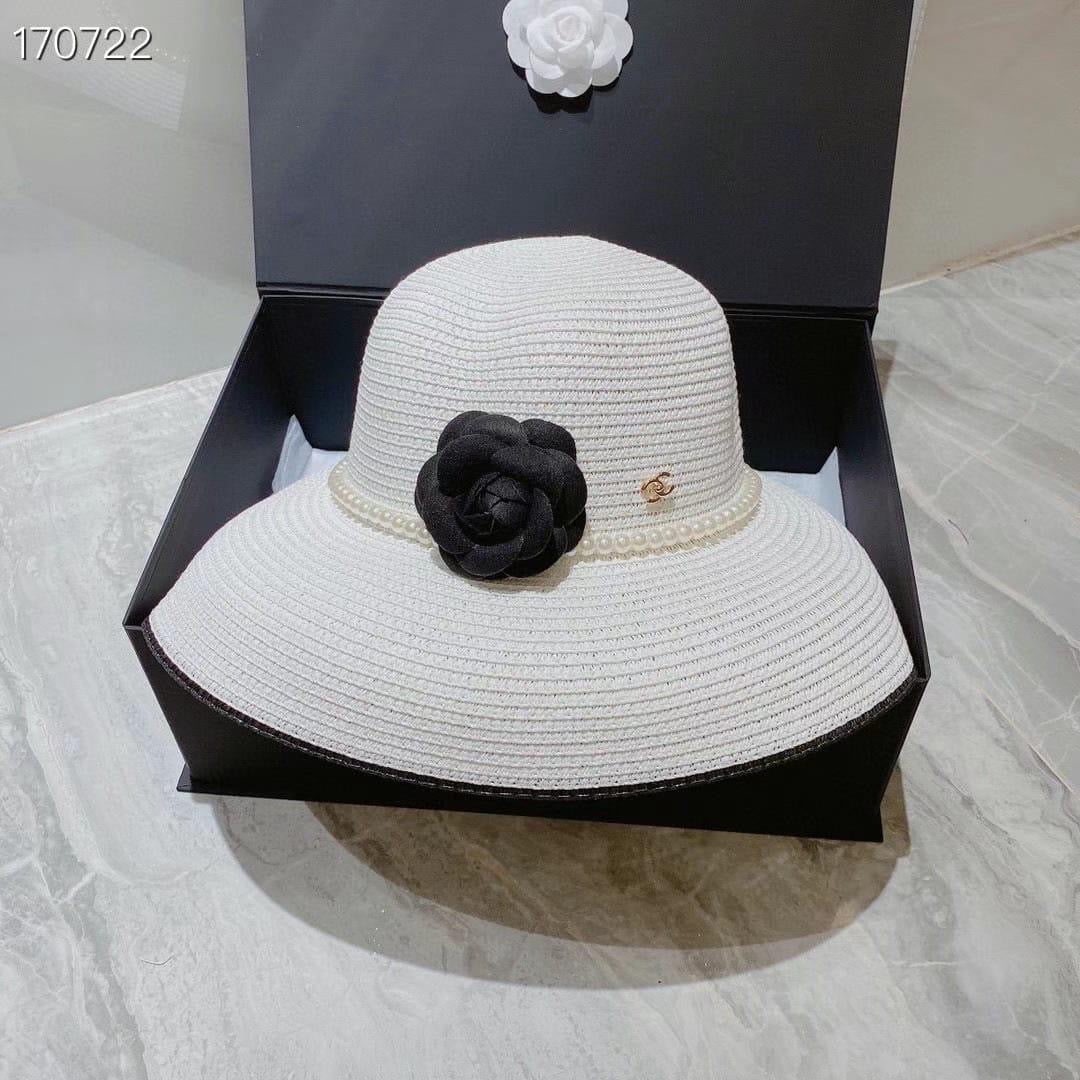 Chanel - Chapeau avec logo et fleur (4 coloris)