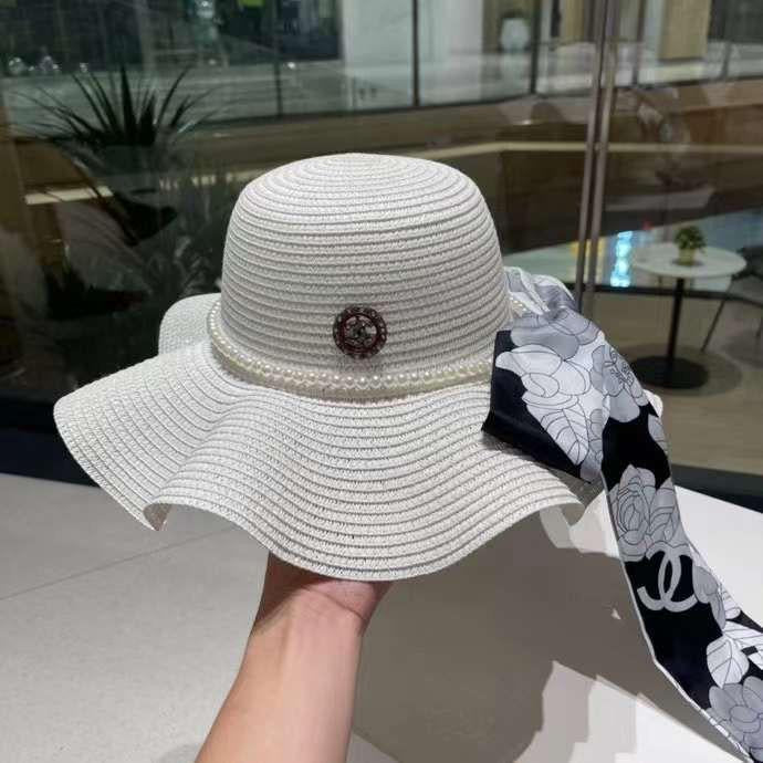 Chanel - Chapeau en Paille avec perles (2 coloris)