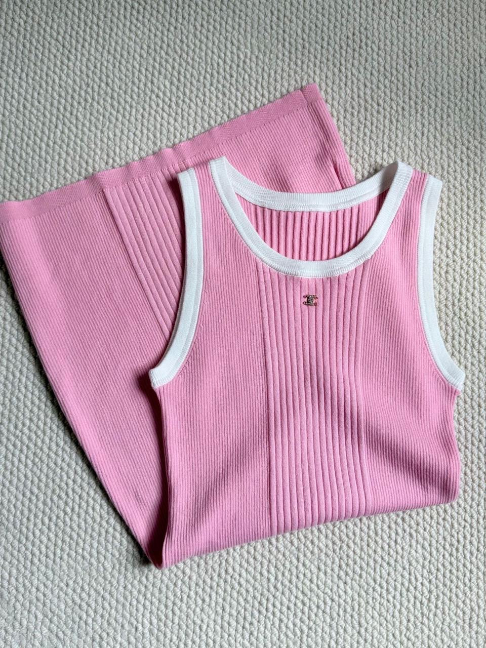 Chanel - Robe orné du logo Chanel en perles Rose/Bleu Clair