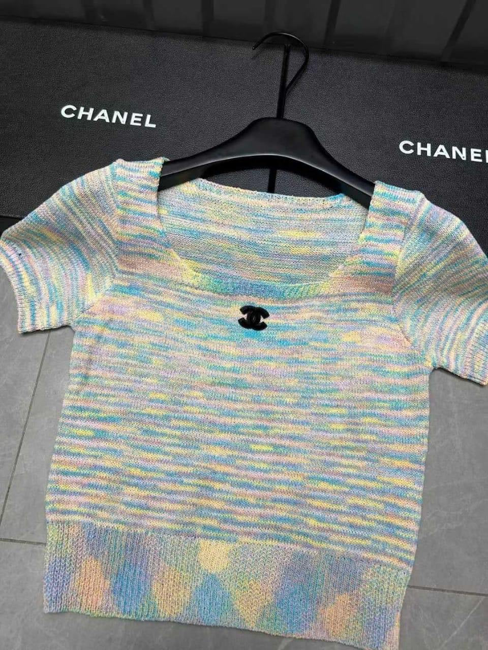 Chanel - T-Shirt dégradé de couleur Bleu/Beige/Rose