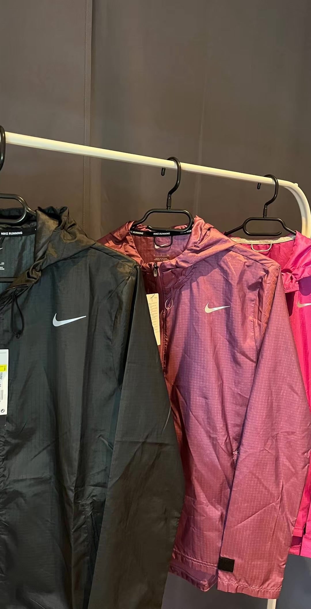 Nike - Coupe-vent Noir/Mauve/Rose/Orange/Bleu/Vert