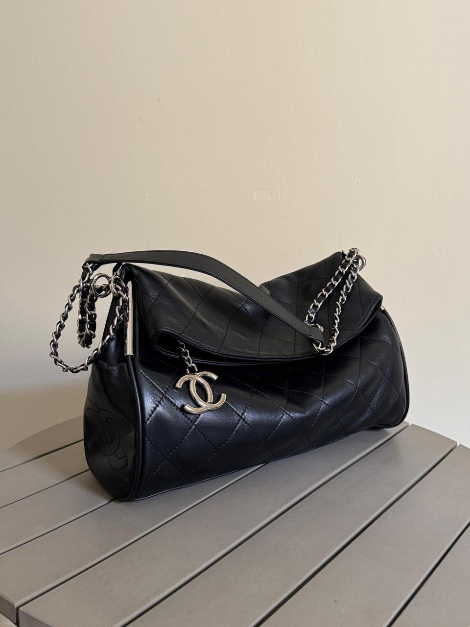 Chanel - Sac à bandoulière 36cm avec logo Chanel Noir