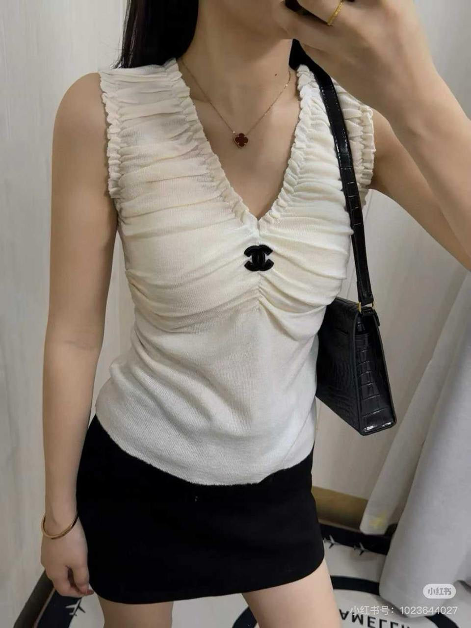 Chanel - T-Shirt avec logo Rose Clair / Jaune / Noir