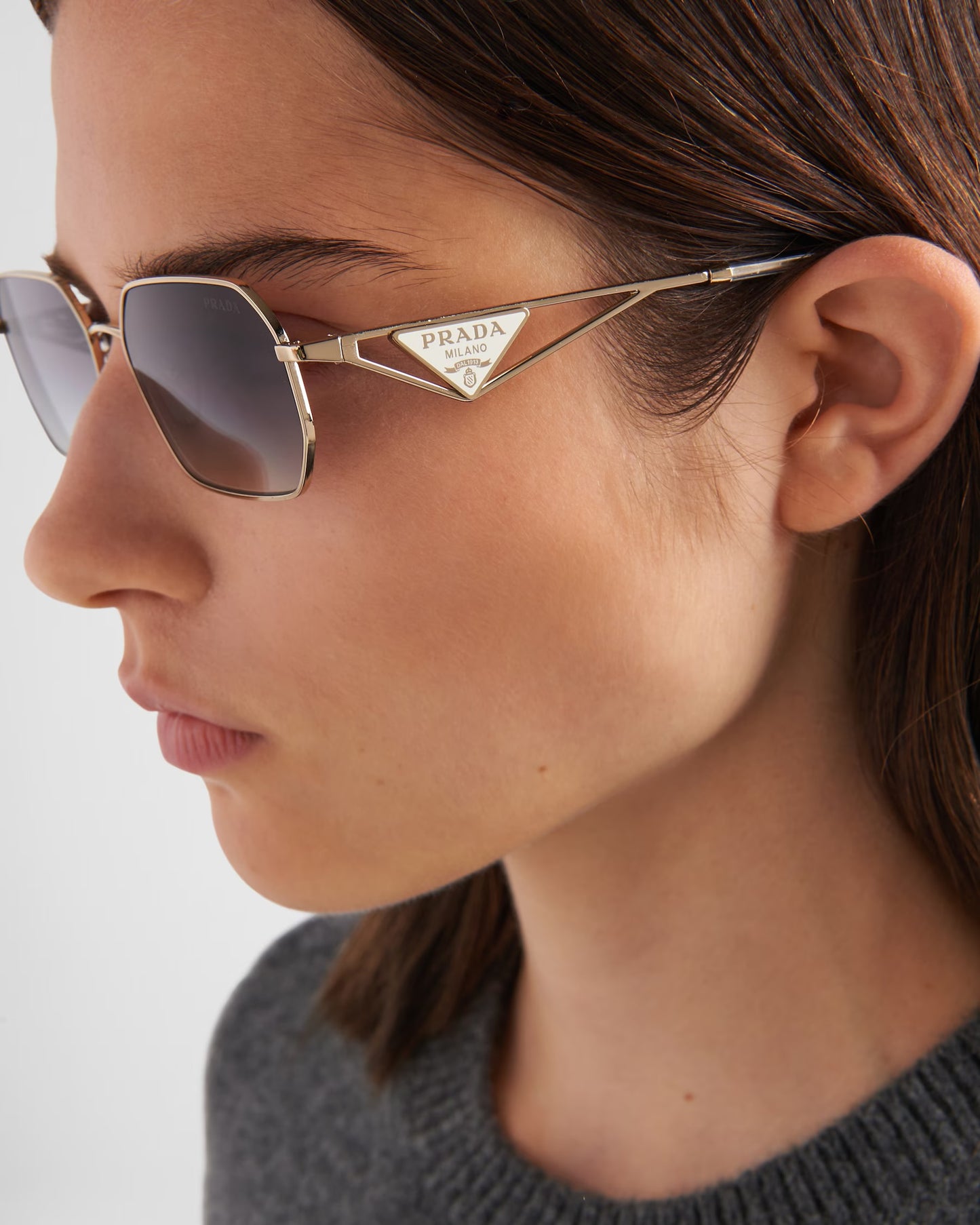 Prada - Lunettes De Soleil avec logo triangulaire Verres Iris Dégradés