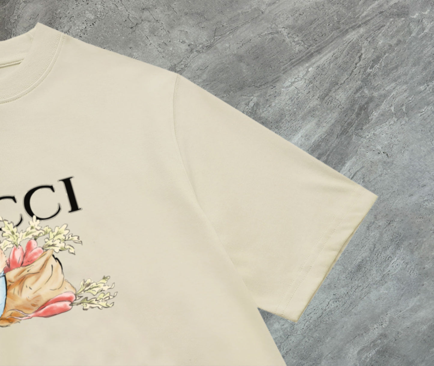 Gucci - T-shirt avec un design illustré et logo Gucci - Crème