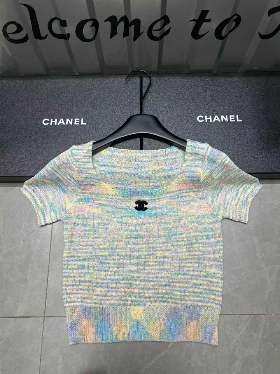 Chanel - T-Shirt dégradé de couleur Bleu/Beige/Rose