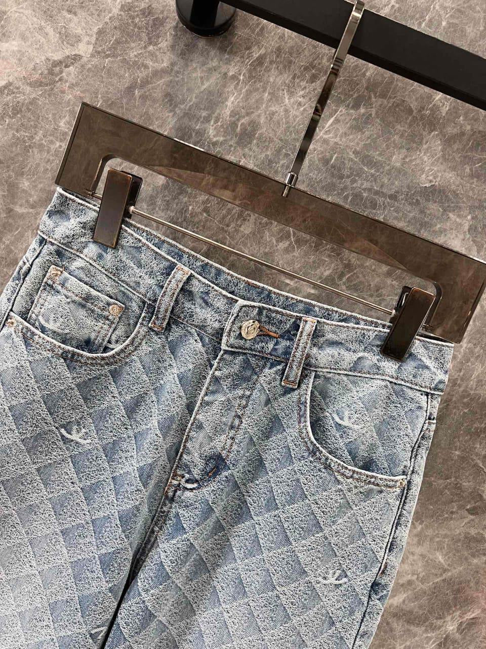 Chanel - Jeans avec logo et motif Gris