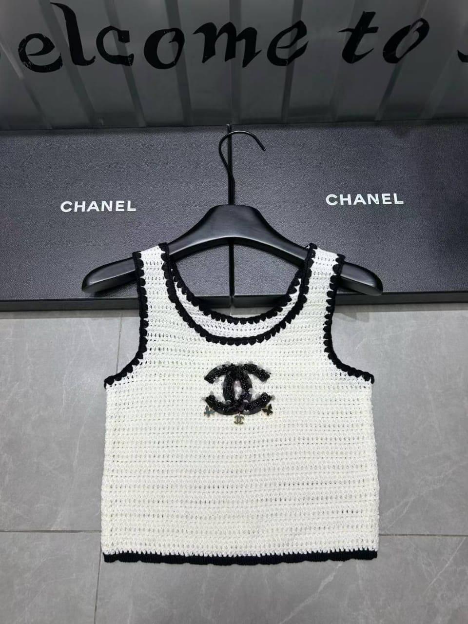 Chanel - Top à bretelle et logo brodé avec perles Noir/Blanc