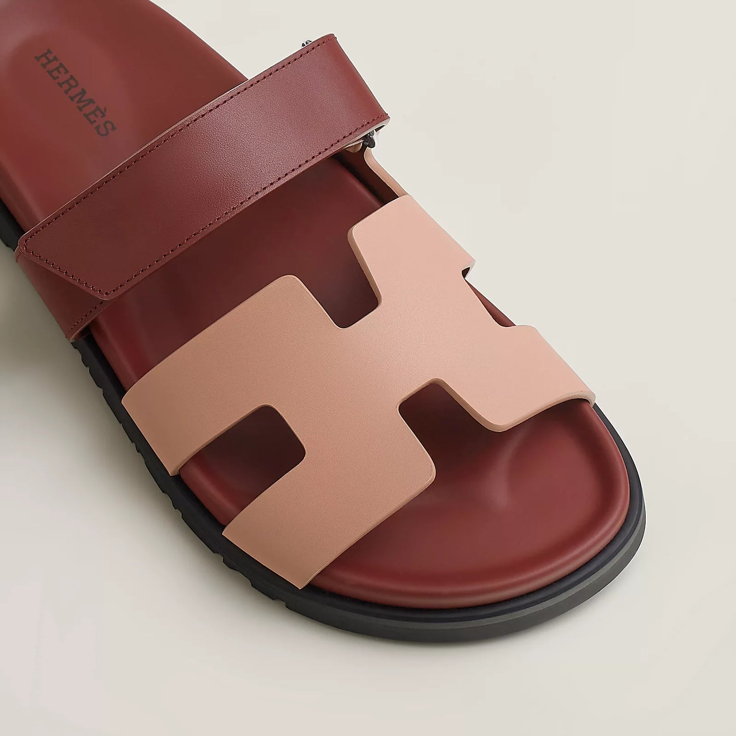 Hermès - Sandales Chypre Beige Perlino / Rouge H