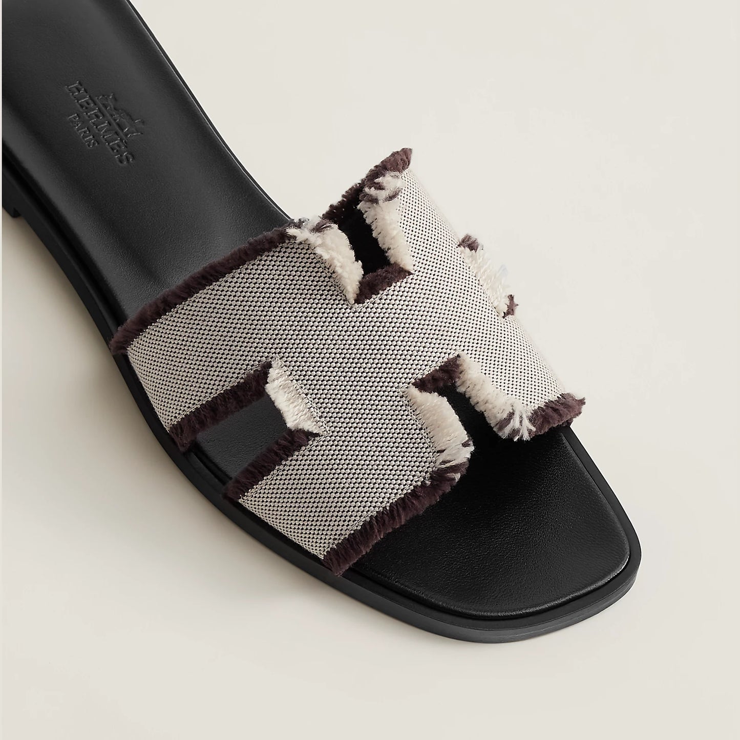 Hermès - Sandales Oran Prunoir en toile H effrangée