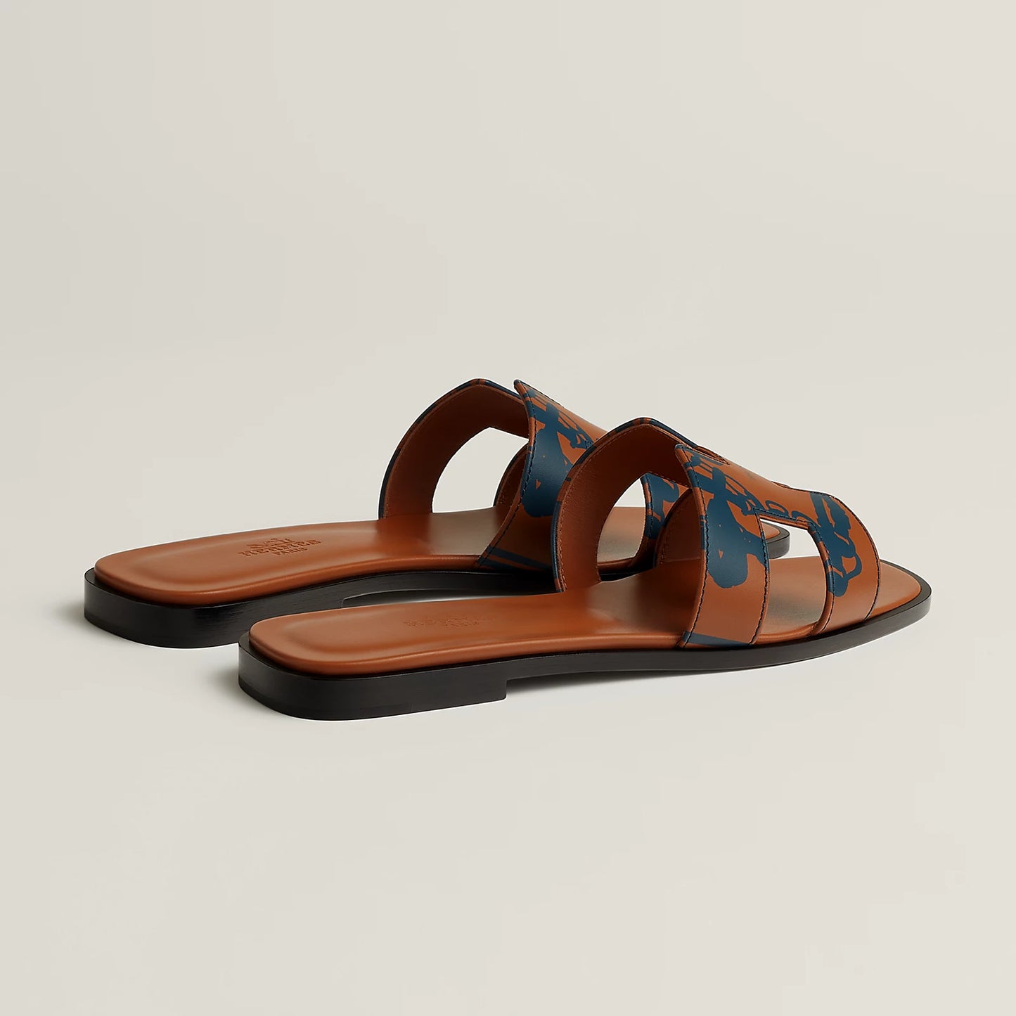 Hermès - Sandales Oran Naturel / Bleu Turquin avec motifs