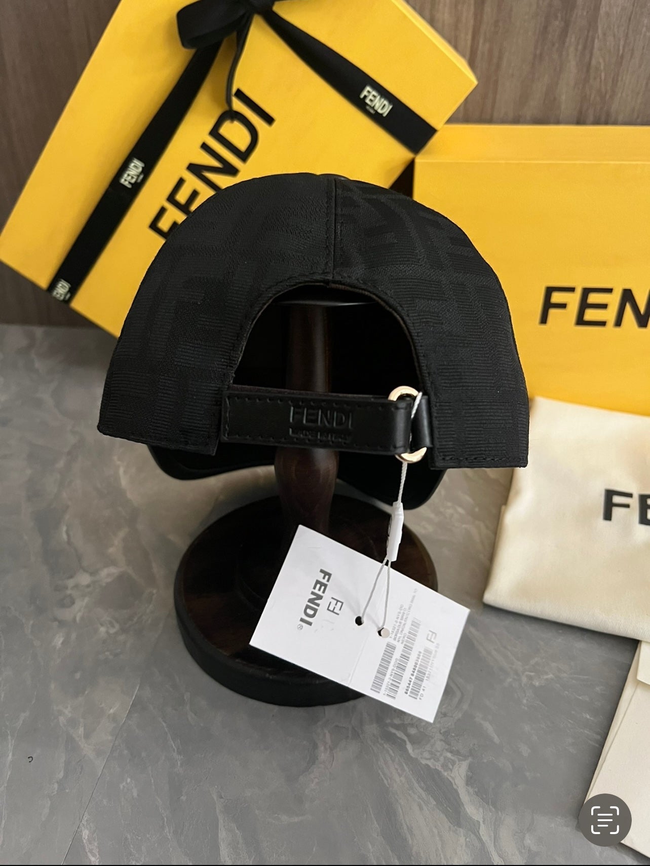 Fendi - Casquette Cuir/Noir