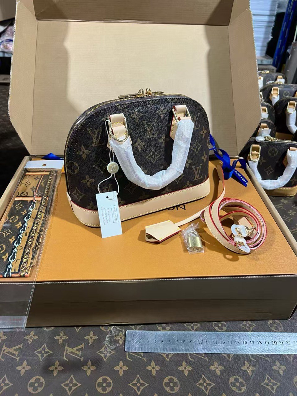 LV - Sac Alma BB Marron