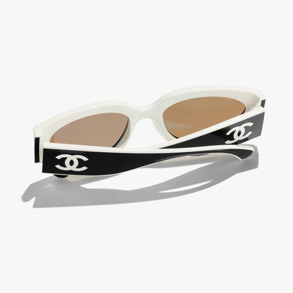 Chanel - Lunettes de soleil de Chat Noir & Blanc