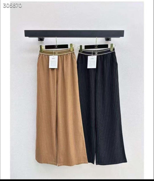 Chanel - Pantalon à rayure et logo Chanel Beige/Bleu Marine